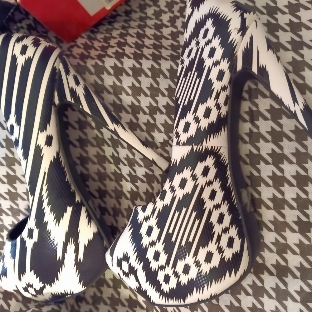 HIGH HEEL PUMPS
